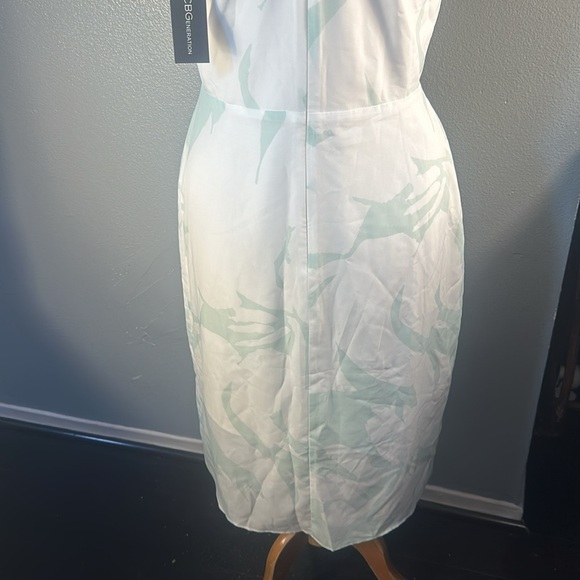 New. 3/4 long mint and white dress.. size 10 - Picture 6 of 7